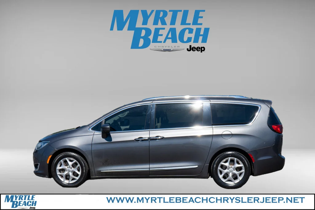 Used 2018 Granite Crystal Metallic Clearcoat Chrysler Touring L Plus image 3