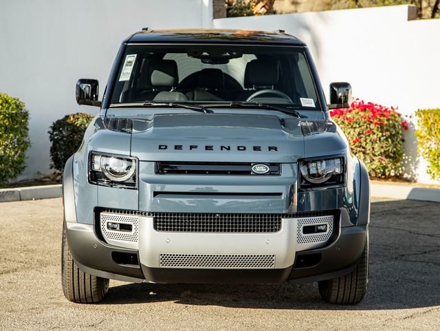 New 2025 Tasman Blue Land Rover S image 3