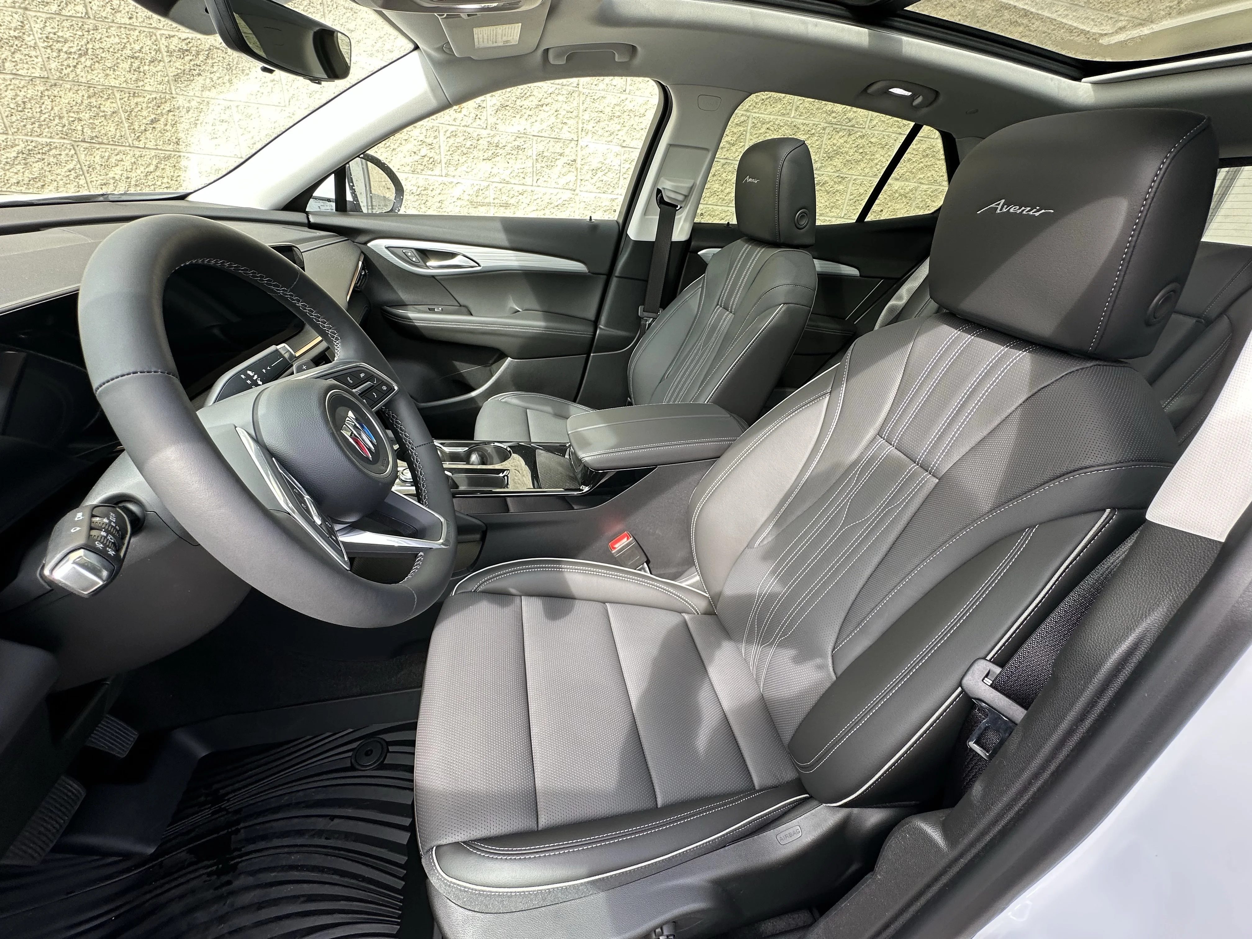 New 2026 Iridescent White Tricoat Buick Avenir image 9