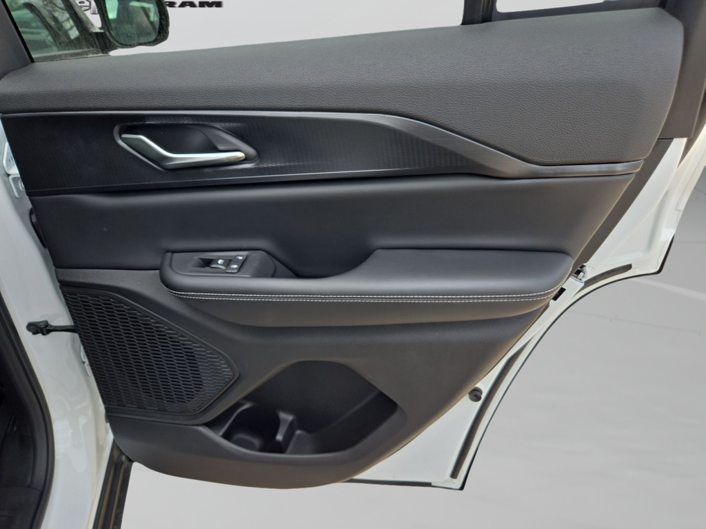New 2025 Bright White Clear-Coat Exterior Paint Jeep Altitude X image 36