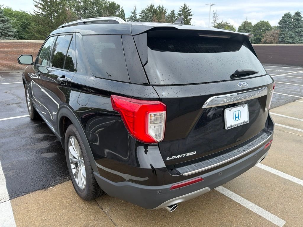 Used 2022 Black Metallic Ford Limited image 2