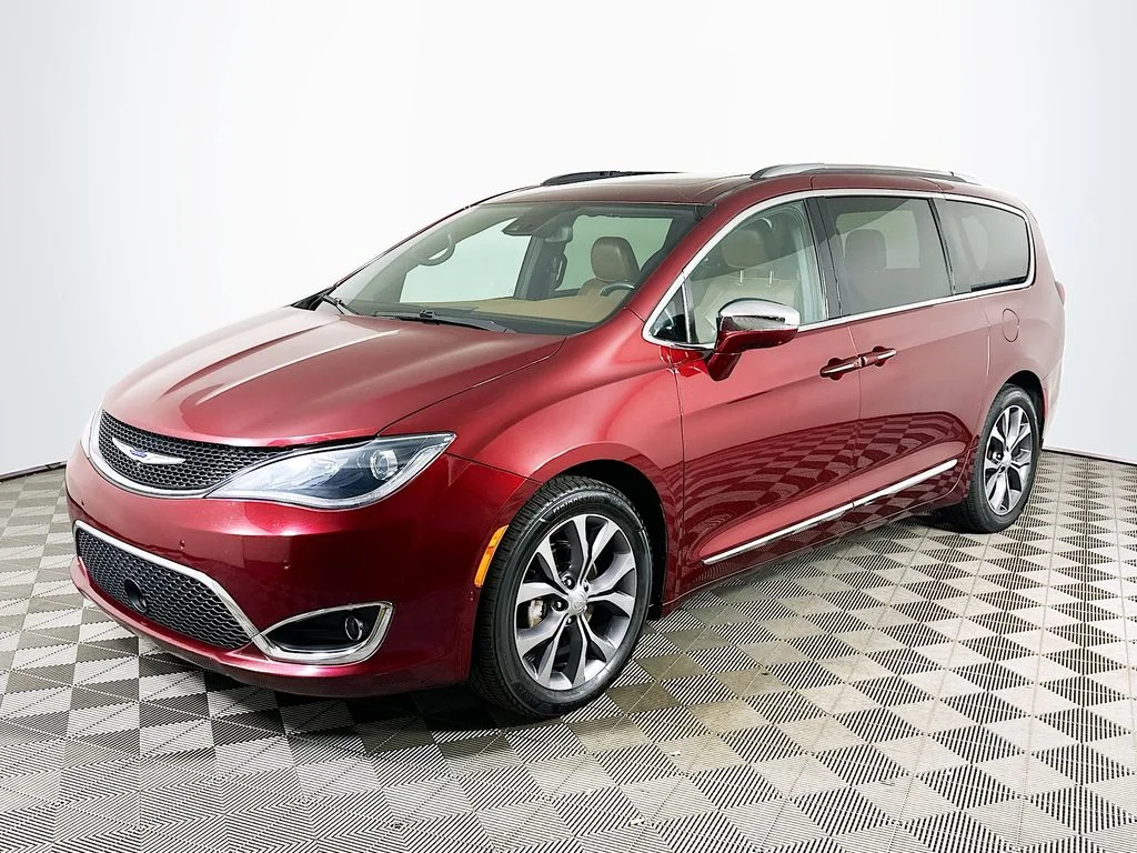 2020 Chrysler Pacifica Limited's photo