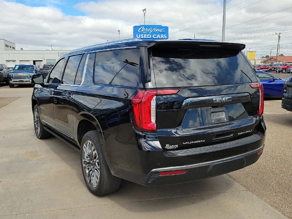 Used 2024 Onyx Black GMC Denali Ultimate image 8