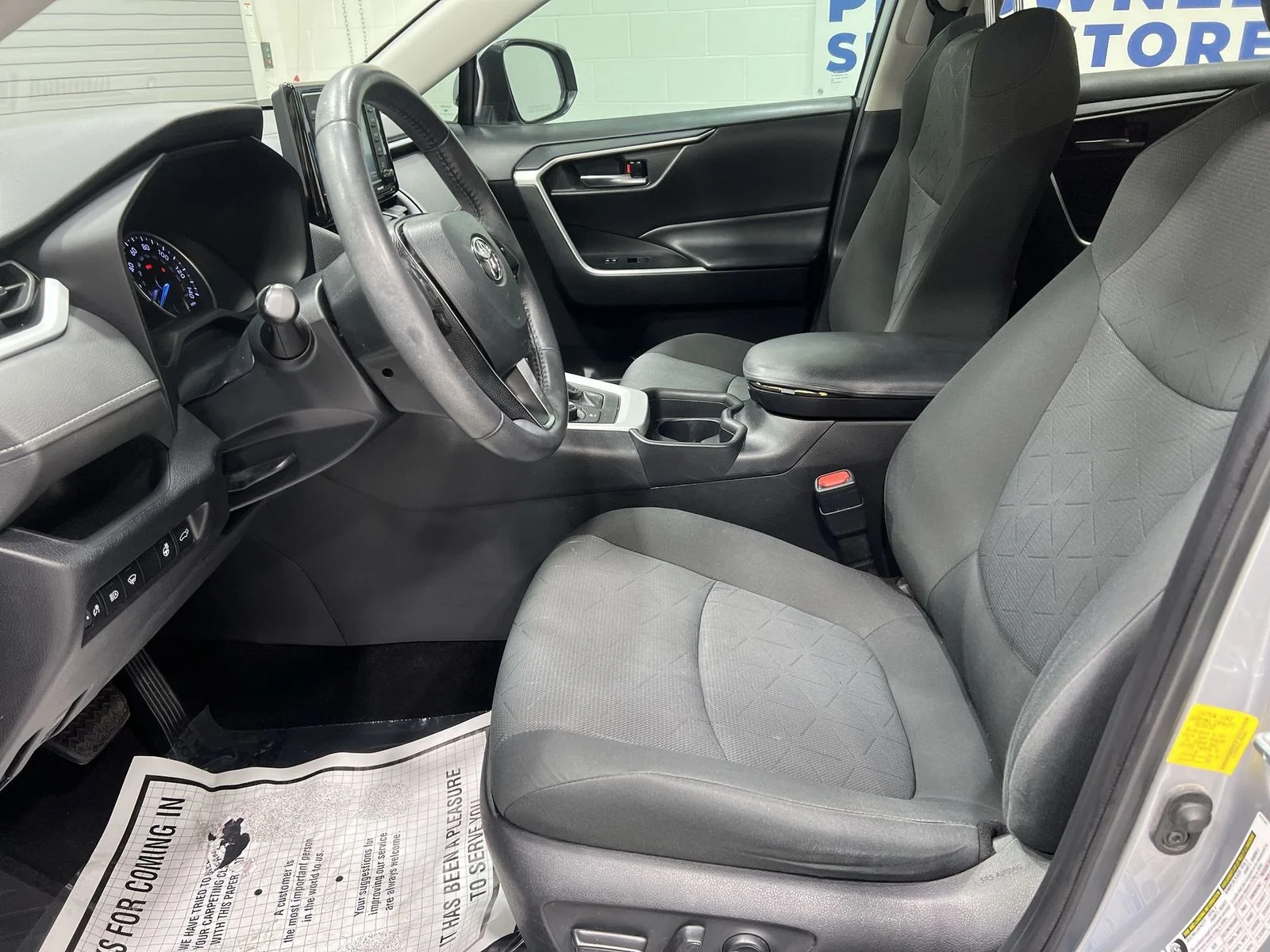 Used 2020 Silver Toyota XLE image 11