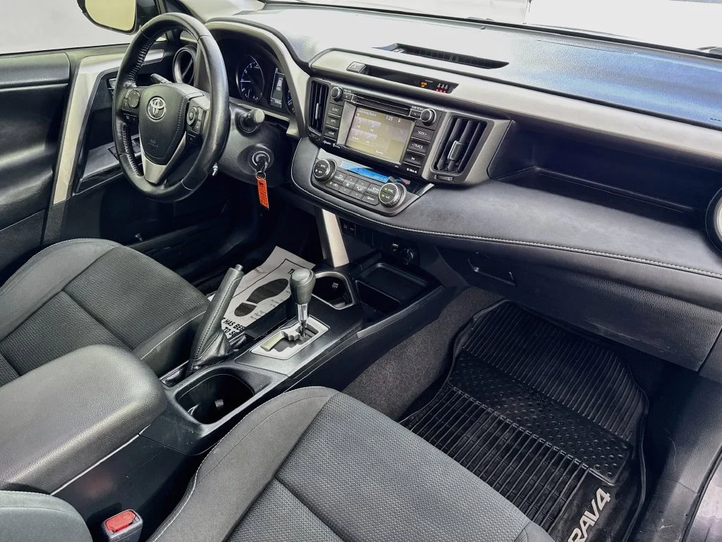 Used 2017 Gray Toyota XLE image 33