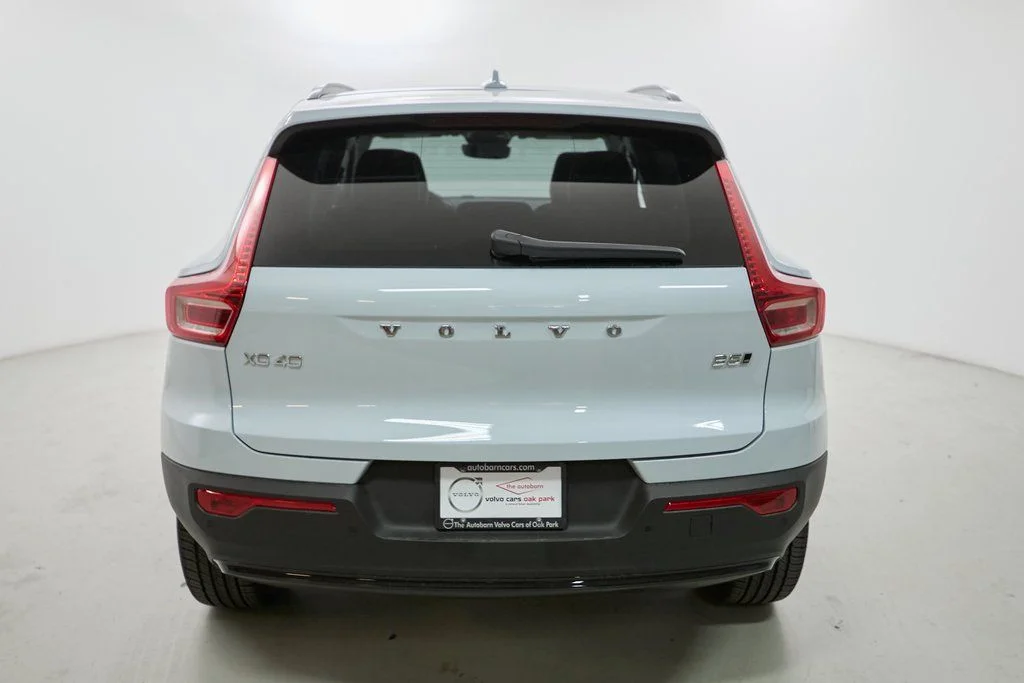 2026 Volvo XC40 Plus - Photo 8