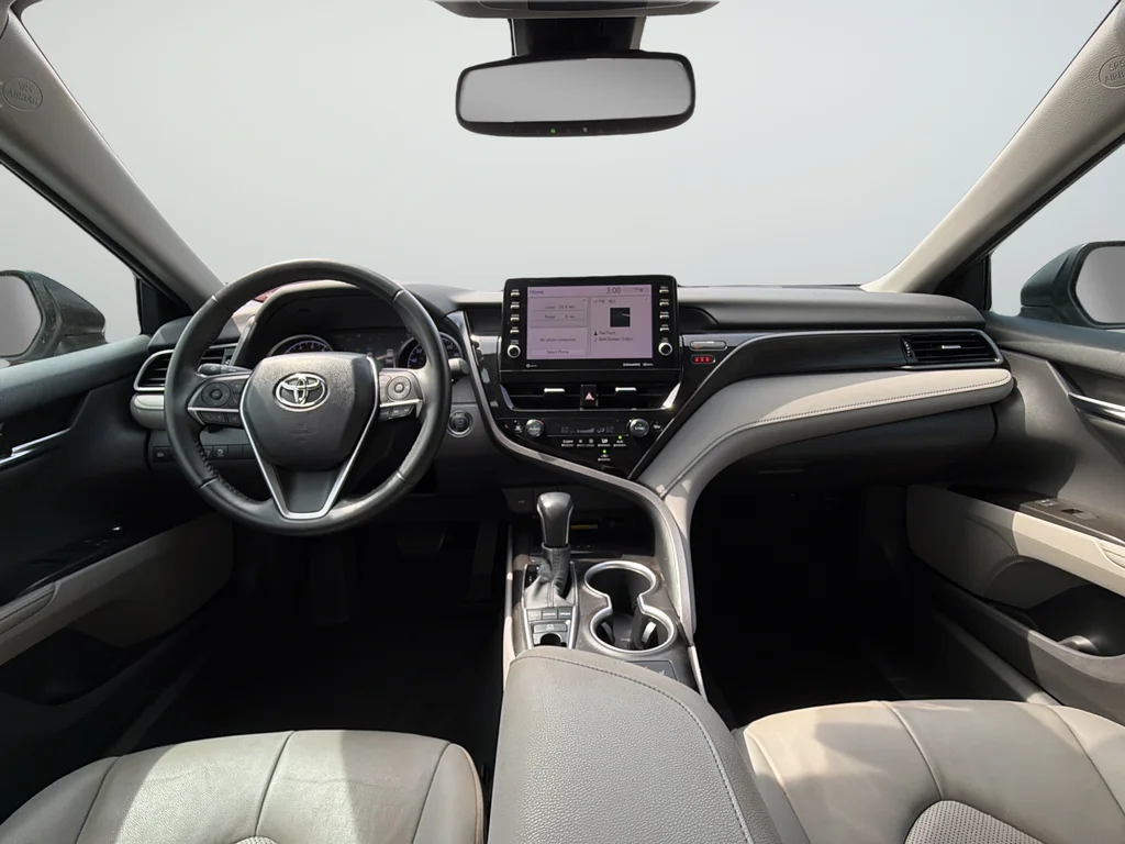Used 2022 Silver Toyota XLE image 8