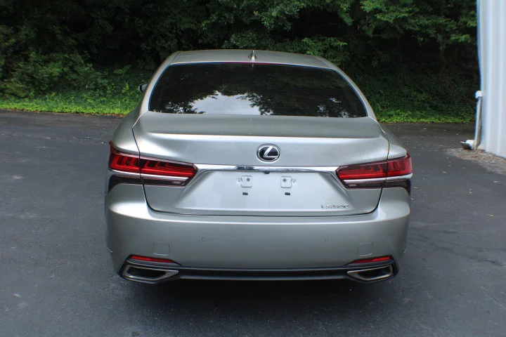 Used 2018  Lexus  image 16
