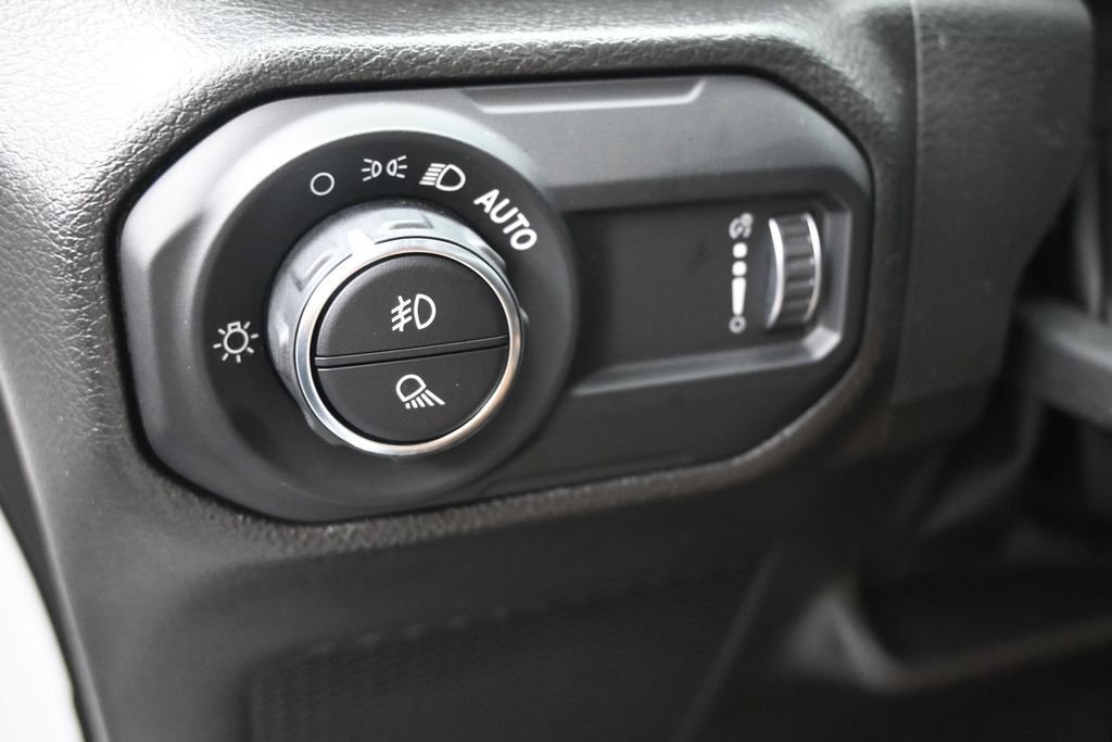 Used 2023 White Jeep Overland image 21