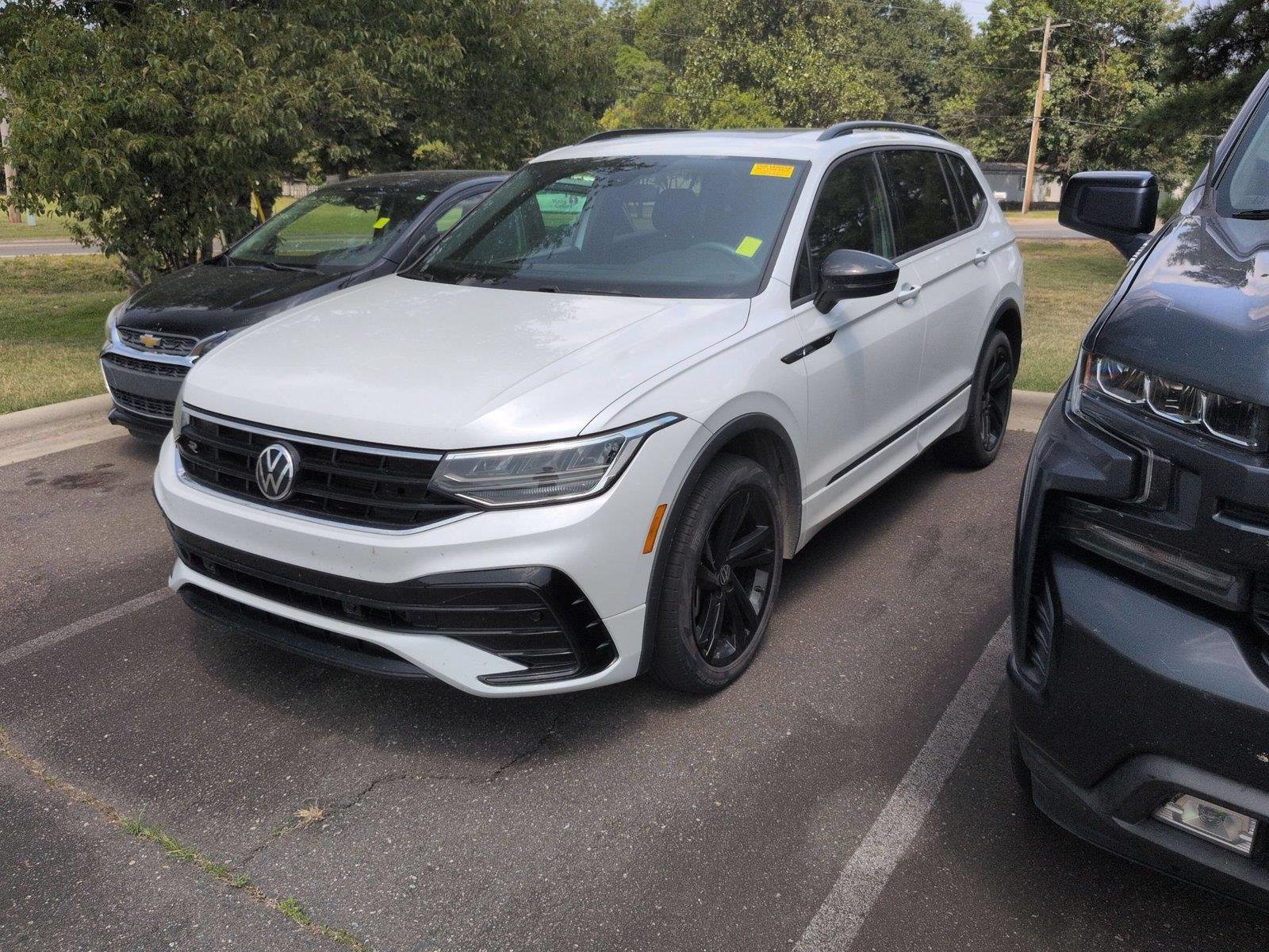 2023 Volkswagen Tiguan SE R-Line Black