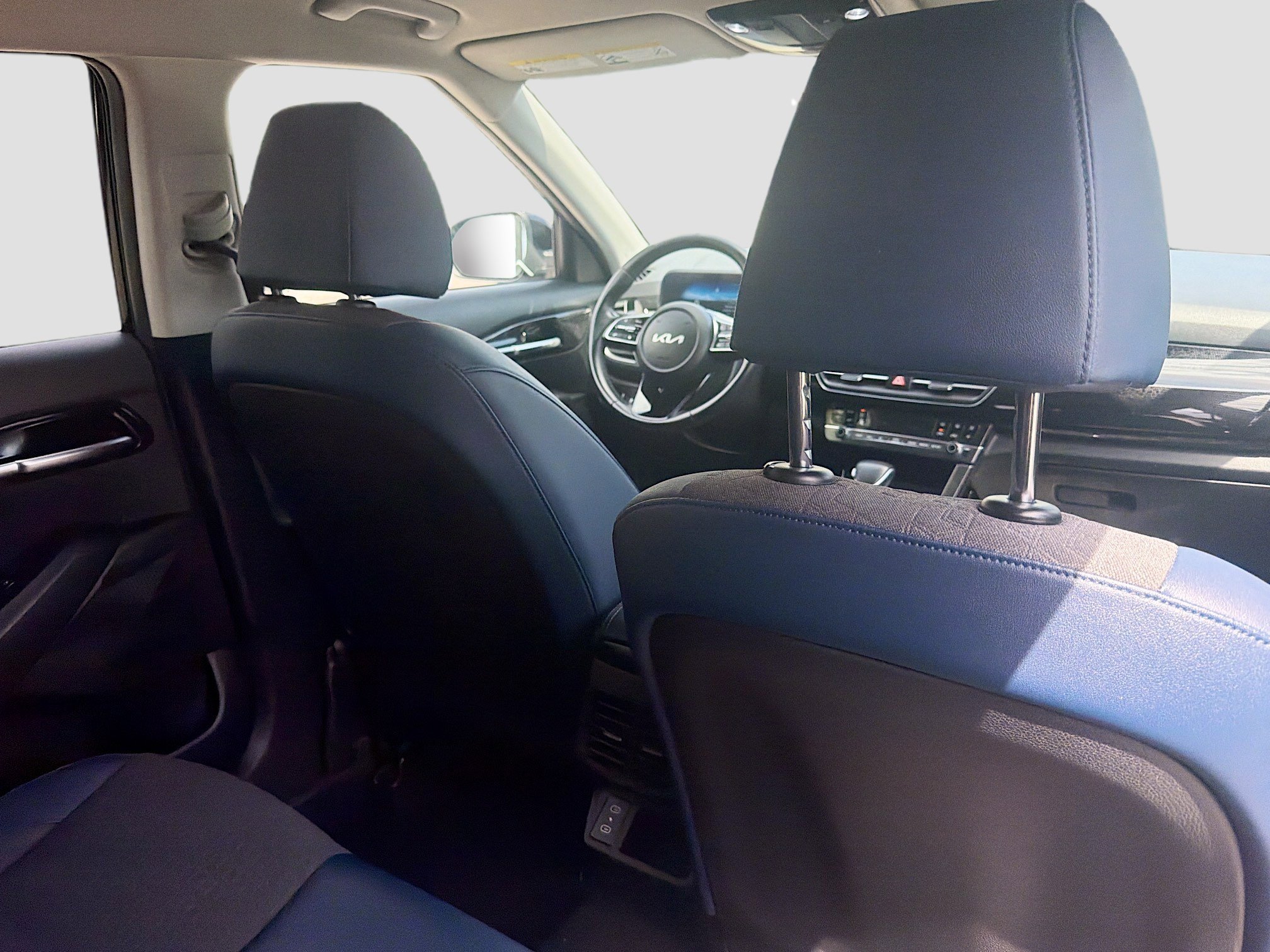 Used 2024 Fusion Black Kia S image 30