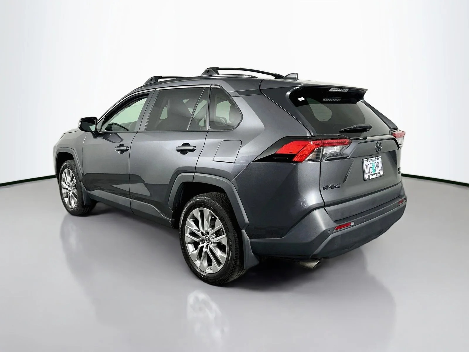 Used 2023 Gray Toyota XLE Premium image 5