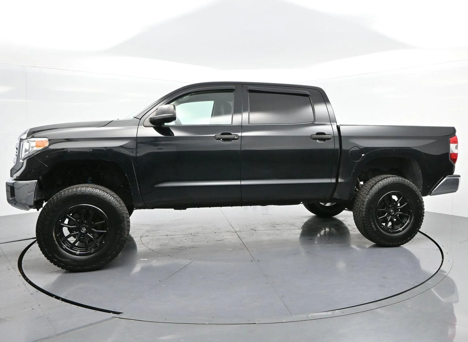 Used 2017 Black Toyota SR5 image 4