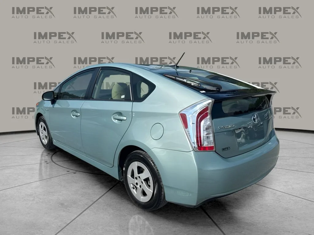 Used 2013 Beige Toyota Three image 3