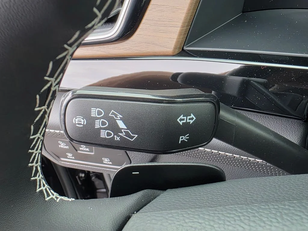 New 2026 Deep Black Pearl Volkswagen SE w/Technology image 19