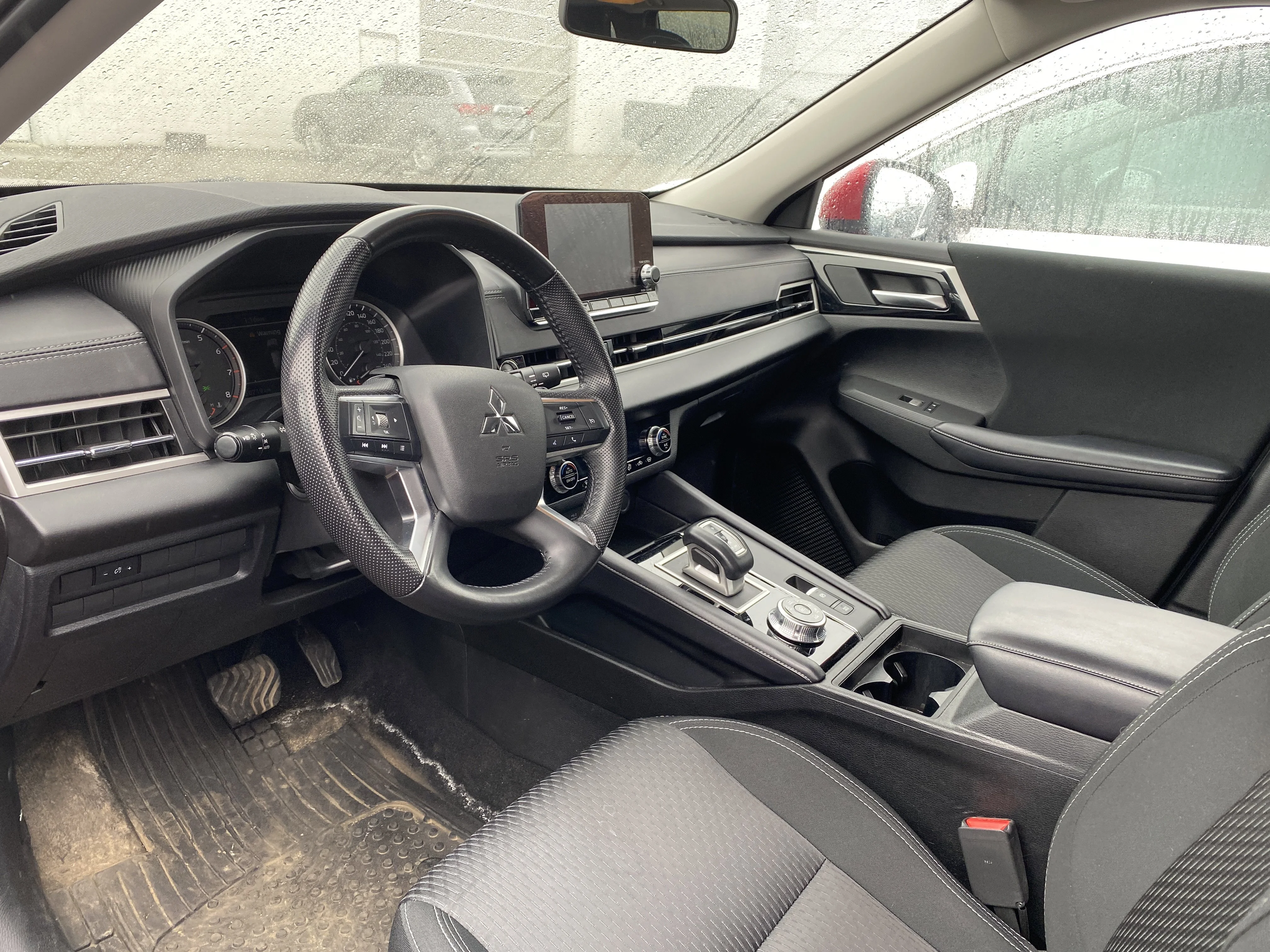 Used 2024 Red Mitsubishi ES image 3