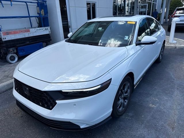Certified Used 2024 Platinum White Pearl Honda EX-L image 3