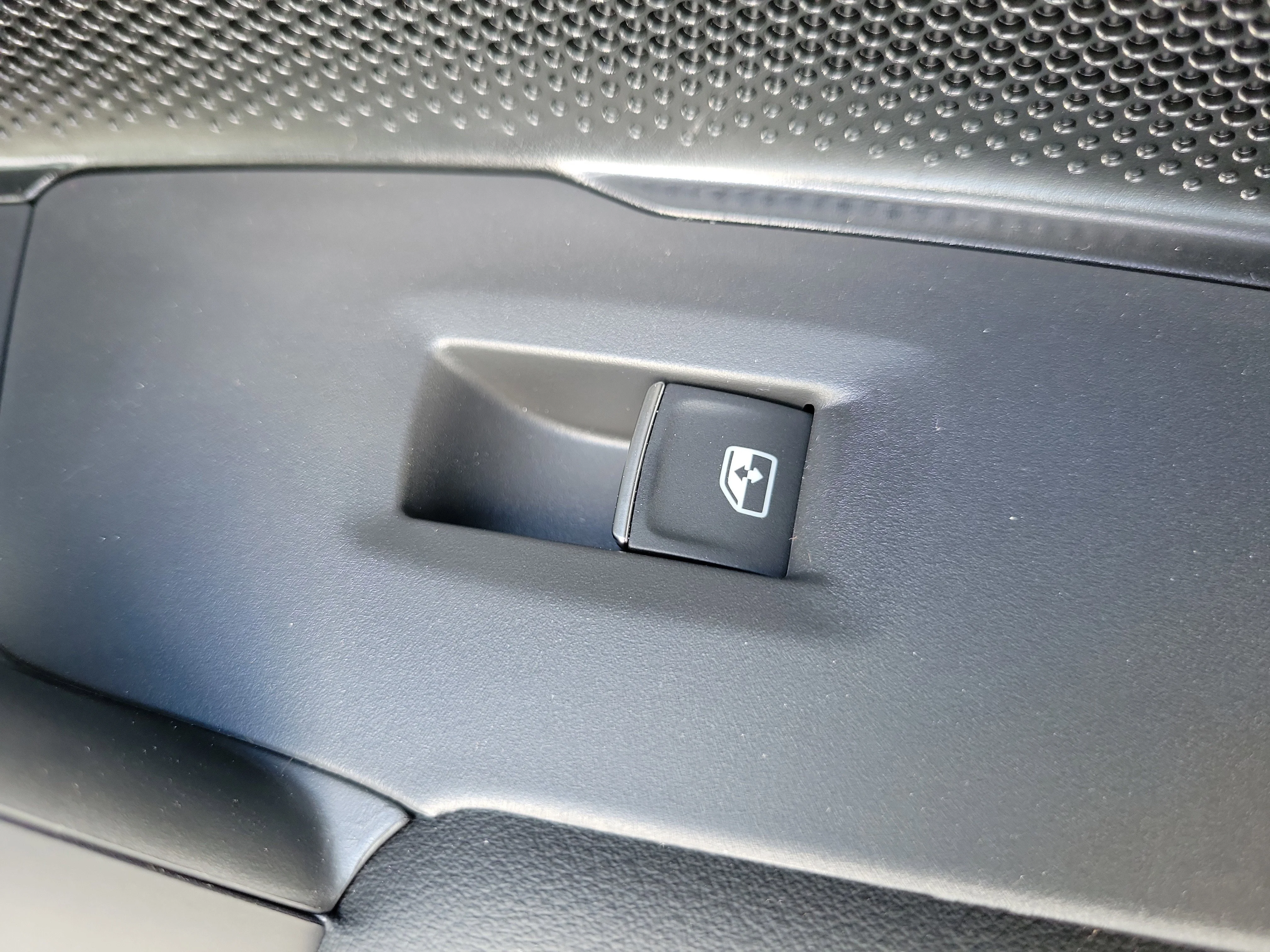 2026 Volkswagen Tiguan SE R-LINE BLACK - Photo 9