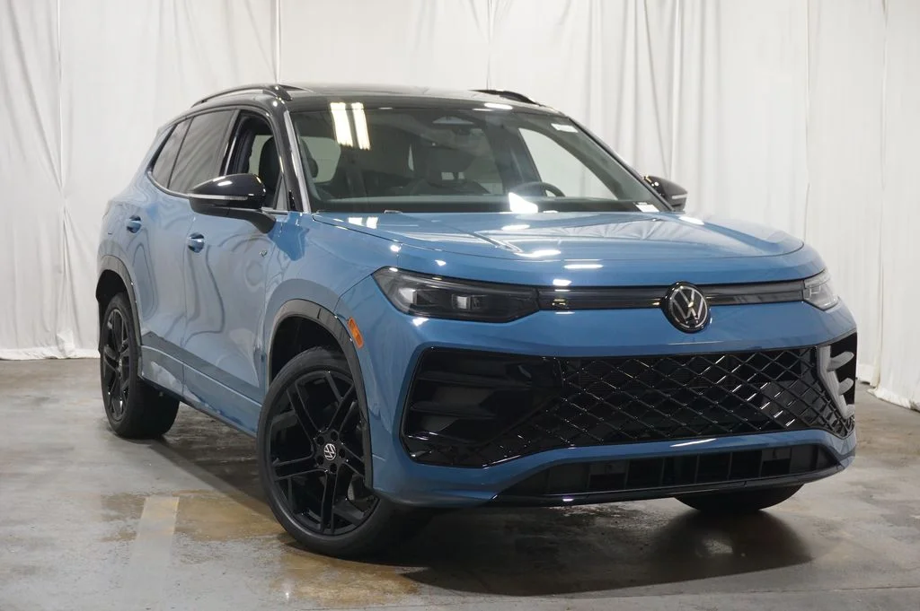 New 2026  Volkswagen 2.0T SE R-Line Black image 2