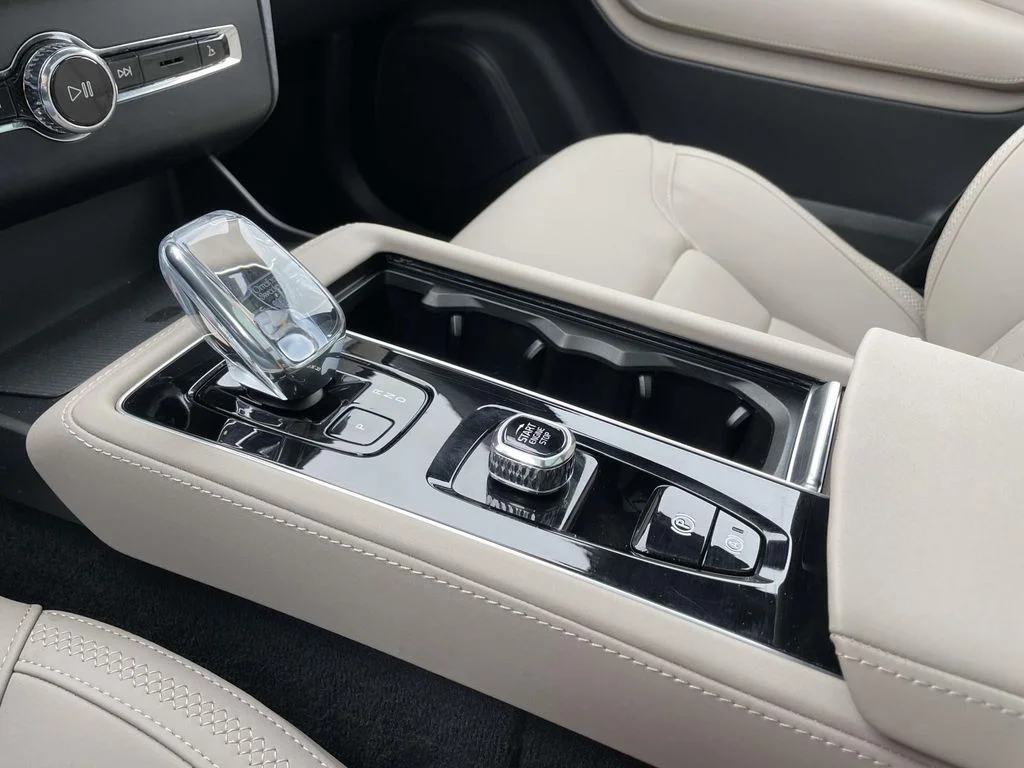 2026 Volvo XC90 Plus - Photo 18