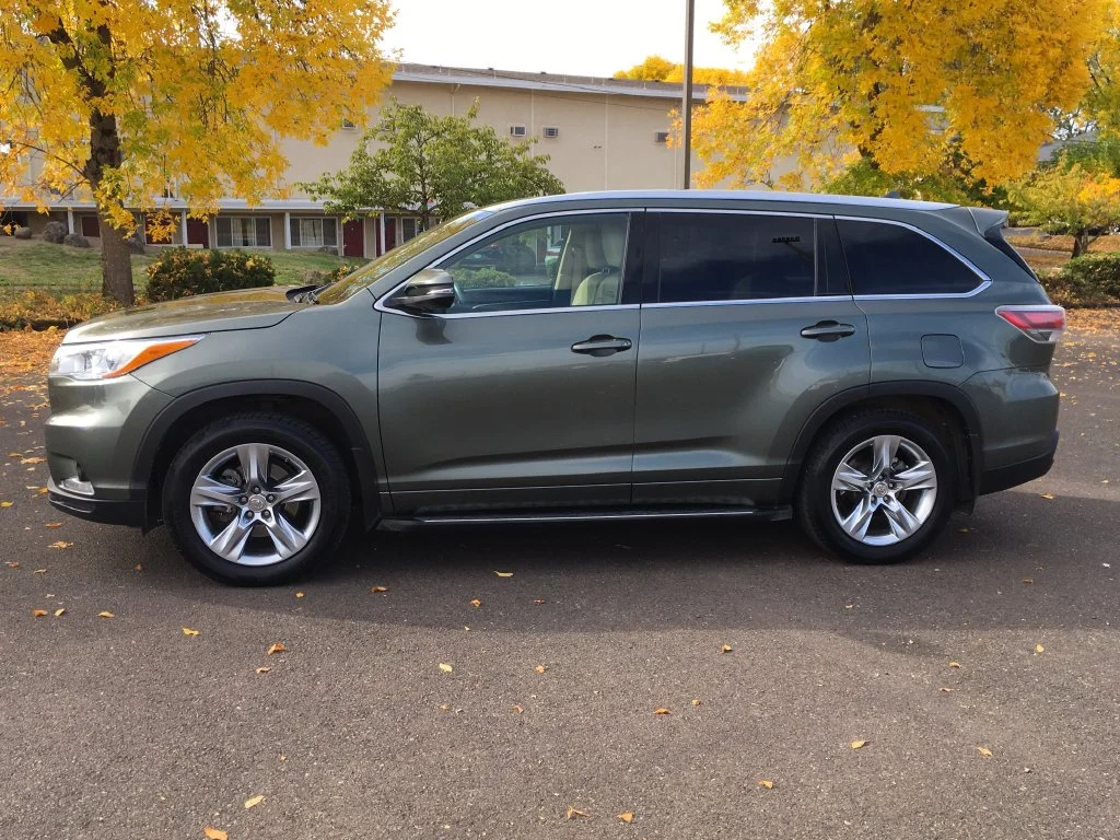 Used 2015 Green Toyota Limited image 3