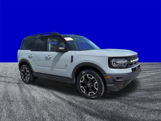 Used 2021 Green Ford Outer Banks image 2