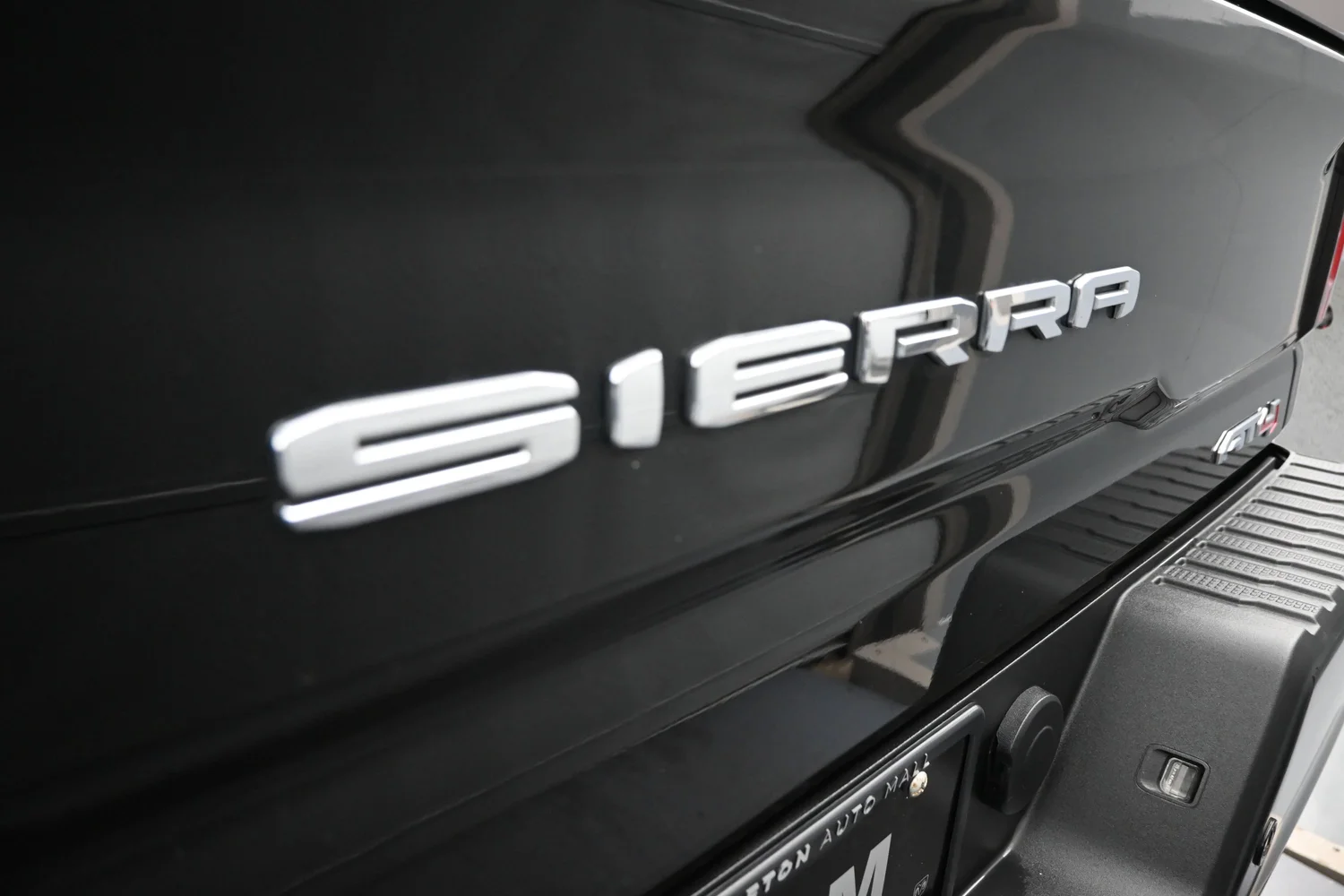 Used 2020 Black GMC AT4 image 22