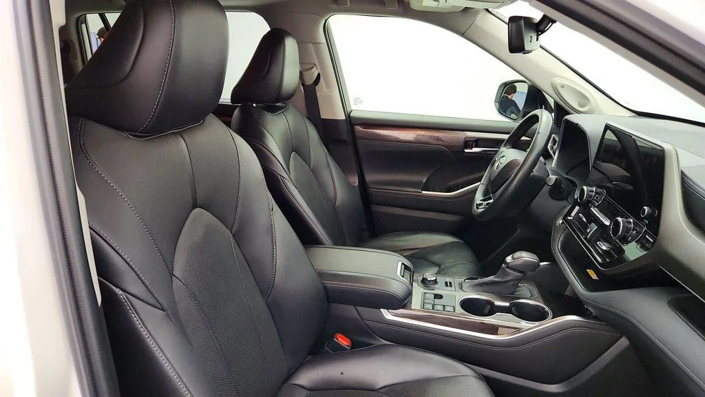 Used 2023 Wind Chill Pearl Toyota Limited-L4T AWD image 24