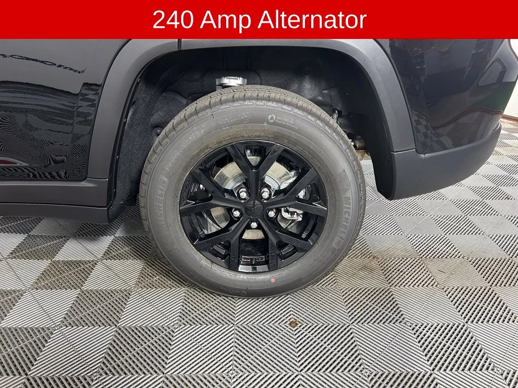 New 2026 Diamond Black Crystal Pearl-Coat Exterior Paint Jeep Altitude image 20
