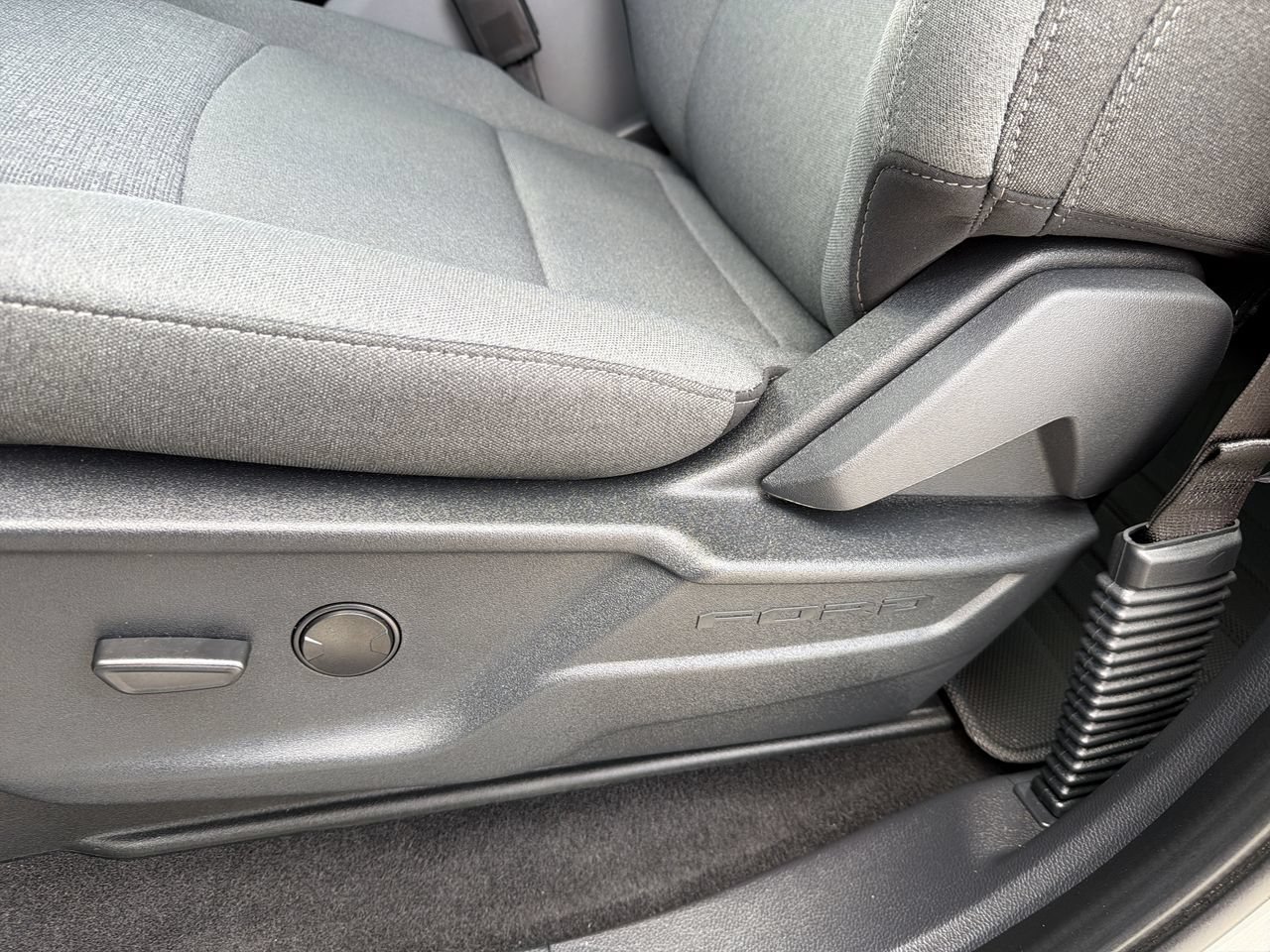 Used 2025 Gray Metallic Ford XLT image 19