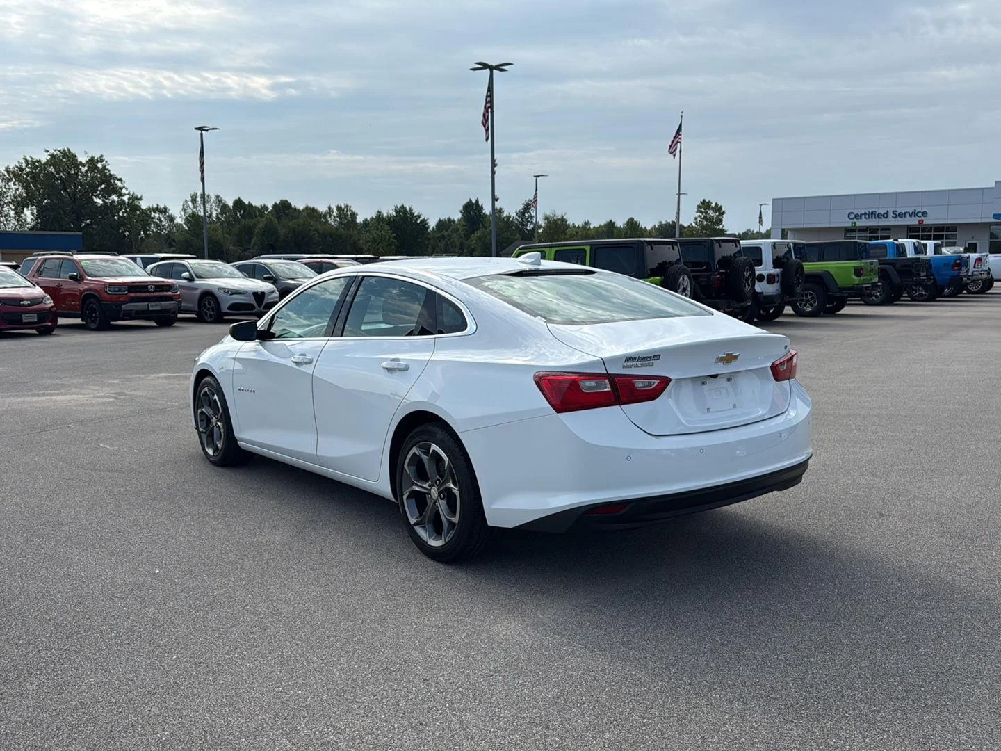 Used 2024 Summit White Chevrolet LT image 17