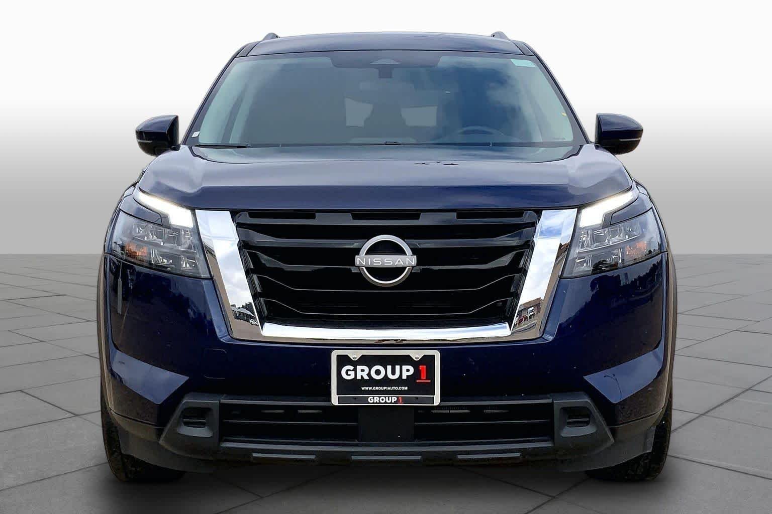 Used 2025 Deep Ocean Blue Pearl Nissan SV image 4