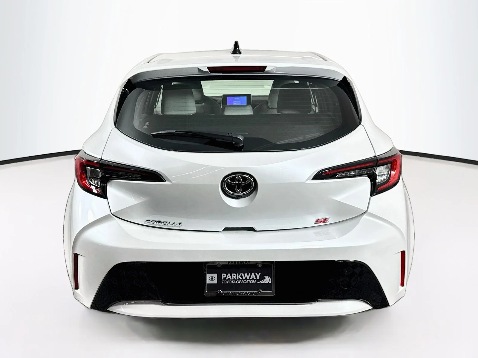 New 2027 Wind Chill Pearl <sup>1</sup> Toyota  SE image 5