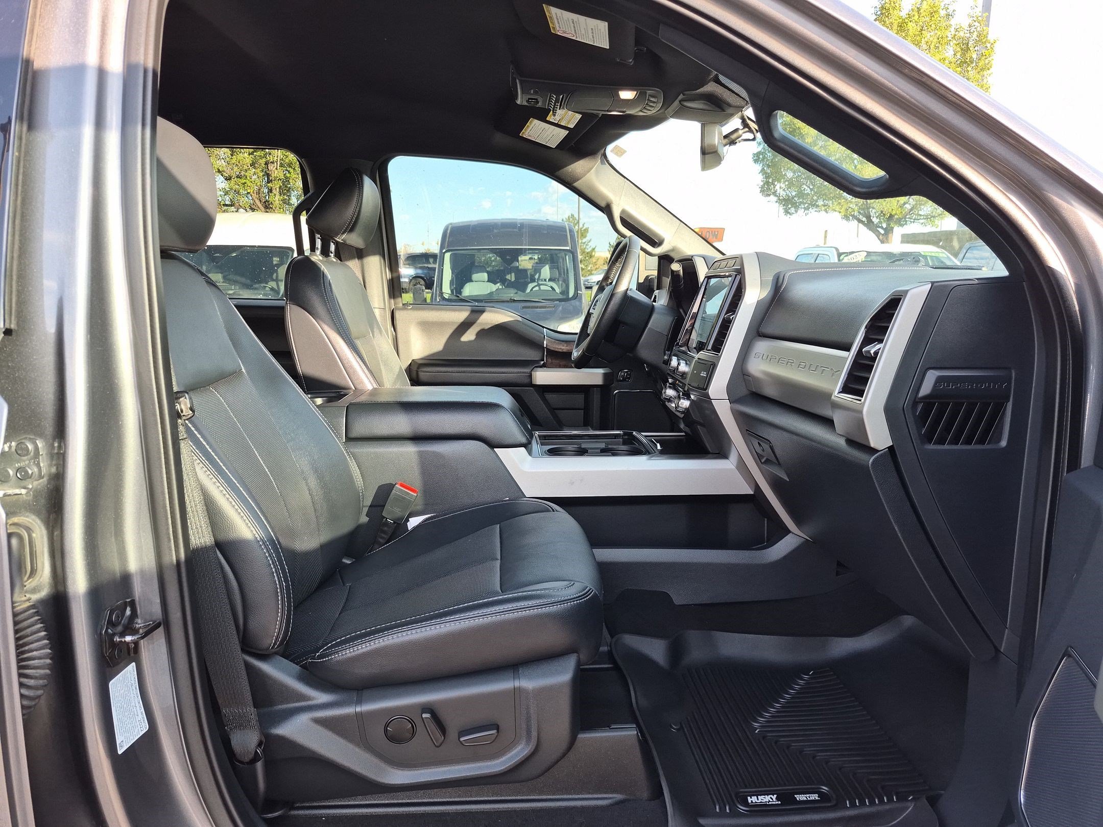 Used 2022 Gray Metallic Ford LARIAT image 31