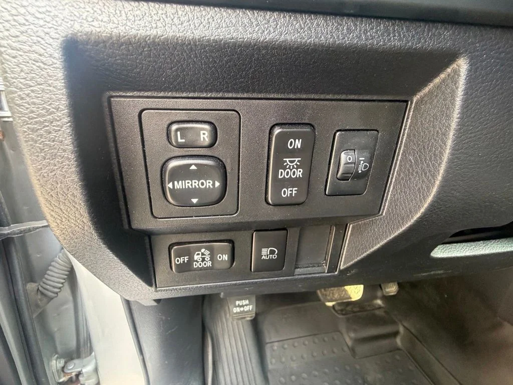 Used 2020 Silver Toyota SR image 21