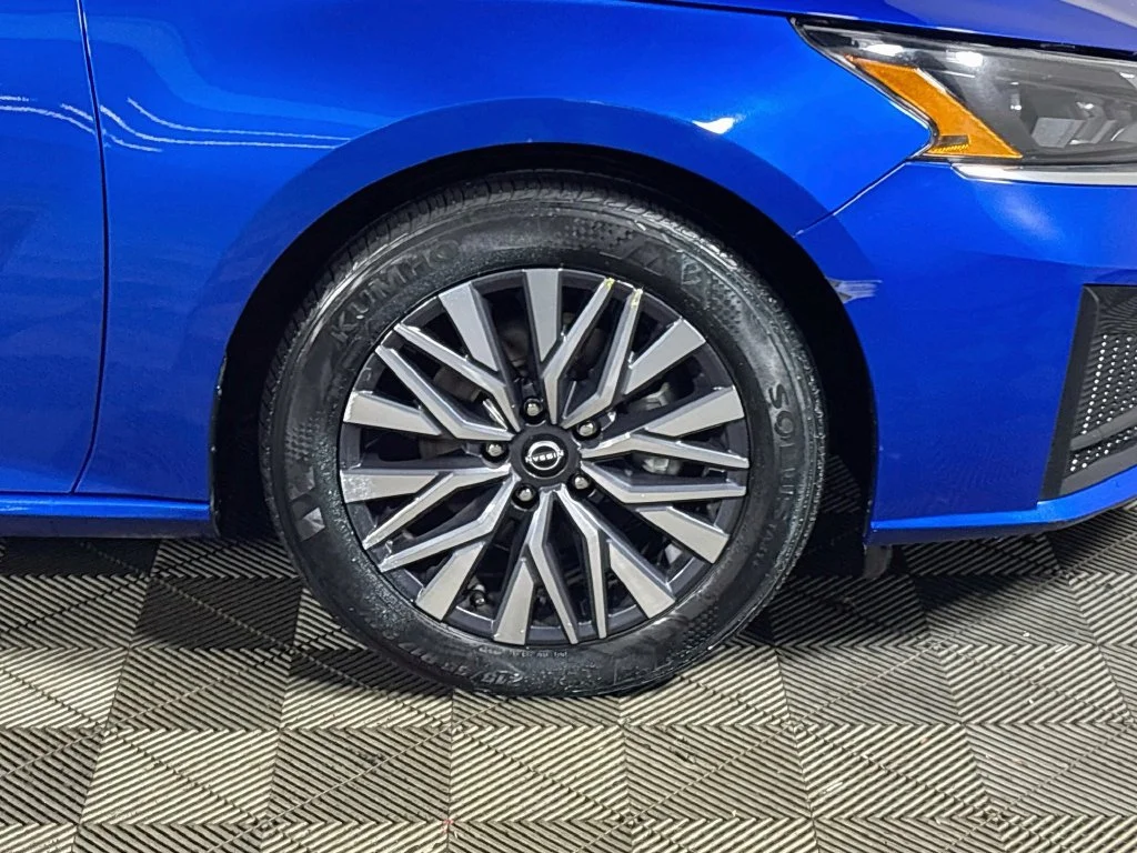 Used 2025 Blue Nissan 2.5 SV image 22
