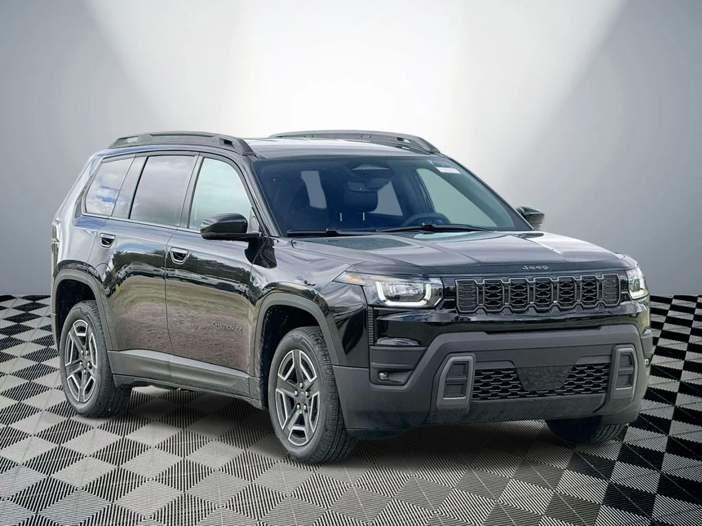 New 2026 Diamond Black Crystal Pearl-Coat Exterior Paint Jeep Limited image 4