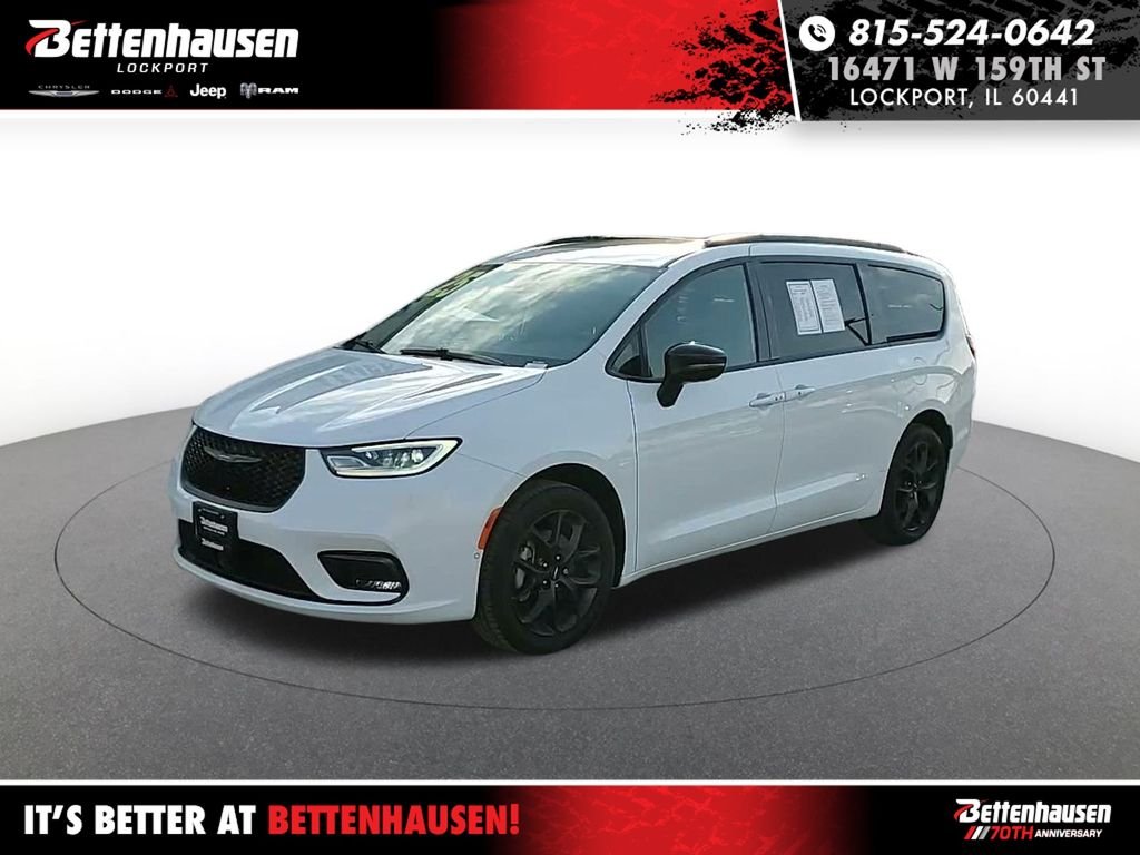 2025 Chrysler Pacifica Limited AWD's photo