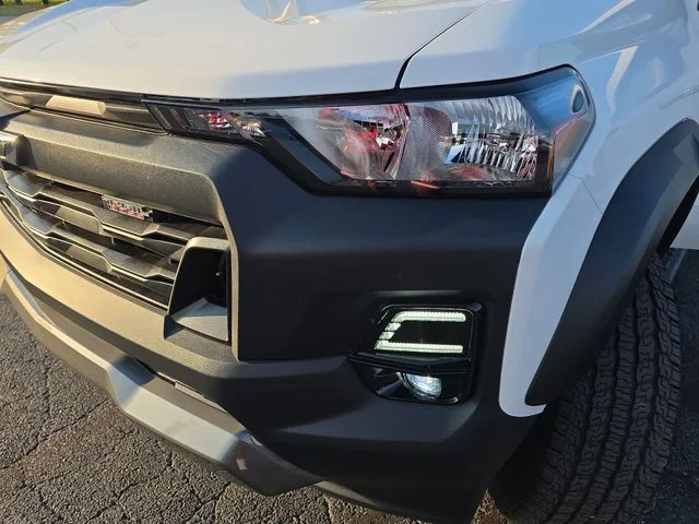 Used 2025 White Chevrolet Trail Boss image 32