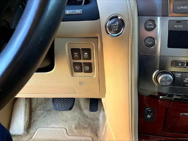 Used 2010  Lexus 570 image 18