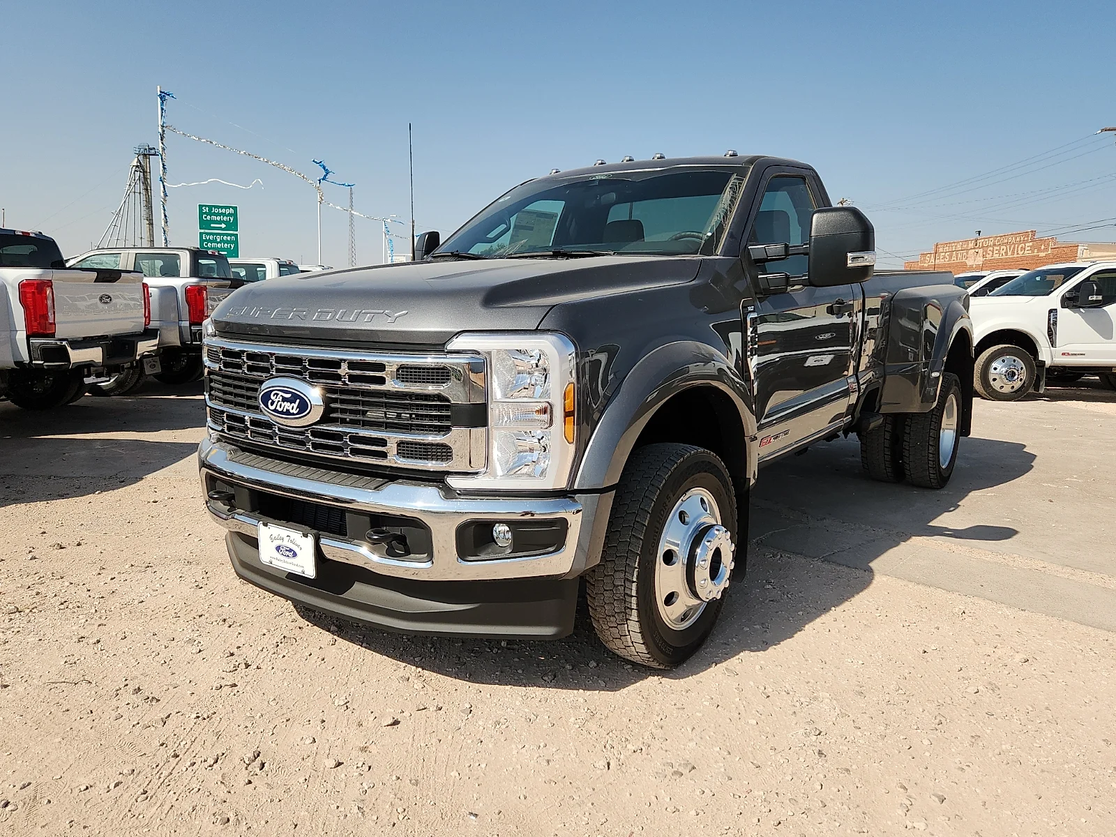 New 2027 Carbonized Gray Metallic Ford XLT image 3