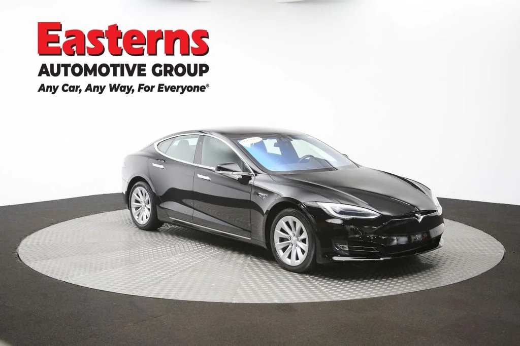 Used 2018 Black Tesla 75D image 44