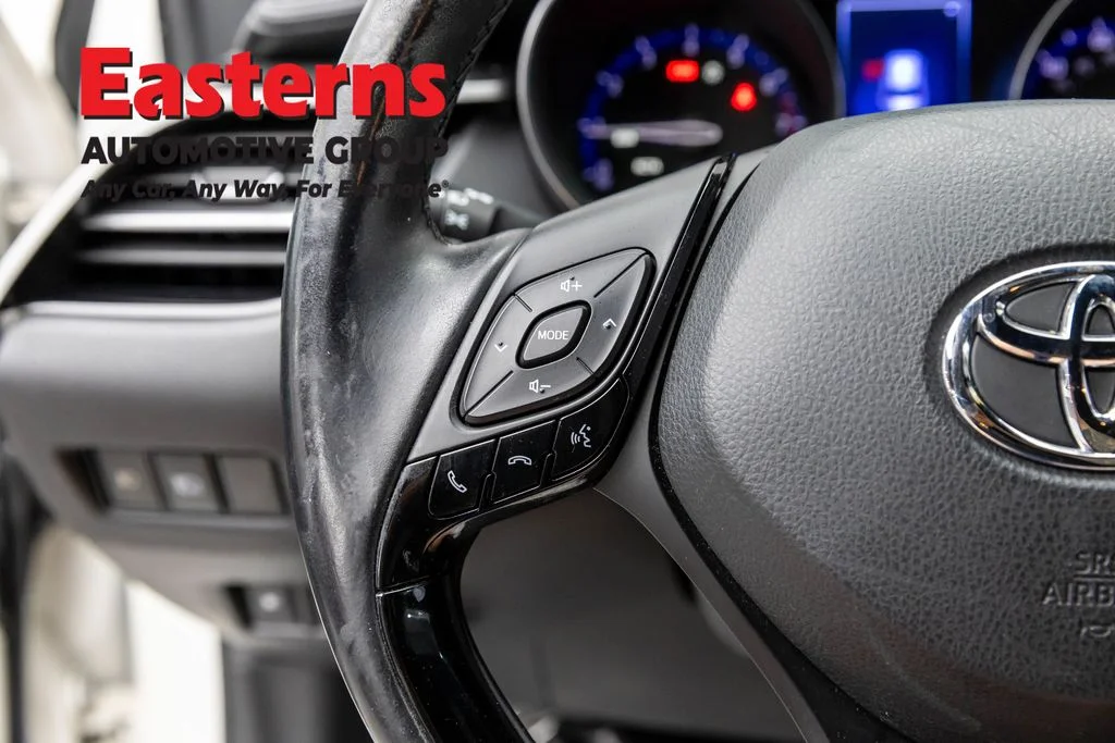 Used 2018 White Toyota XLE Premium image 15