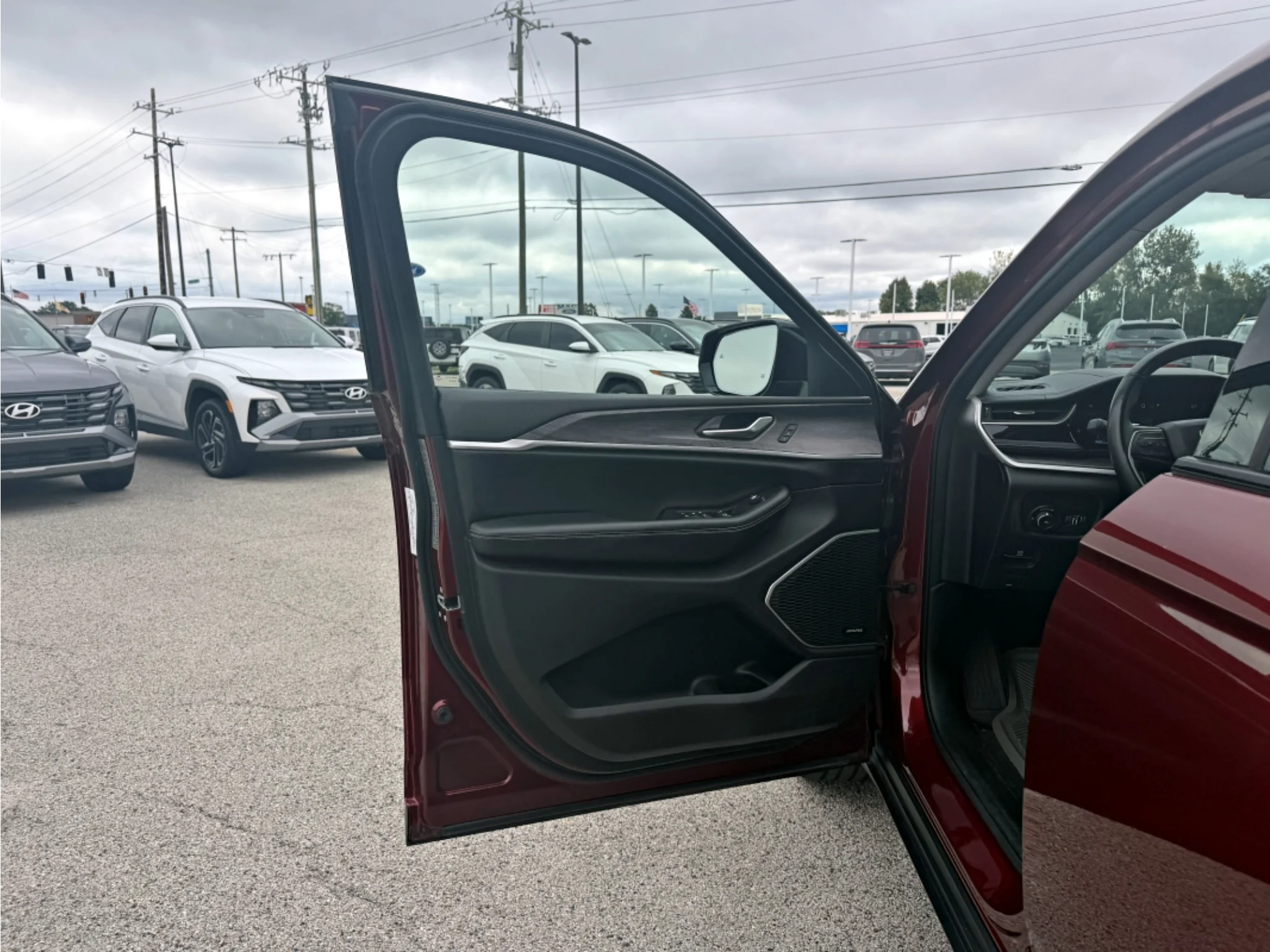 Used 2022 Velvet Red Pearl Jeep Limited image 17