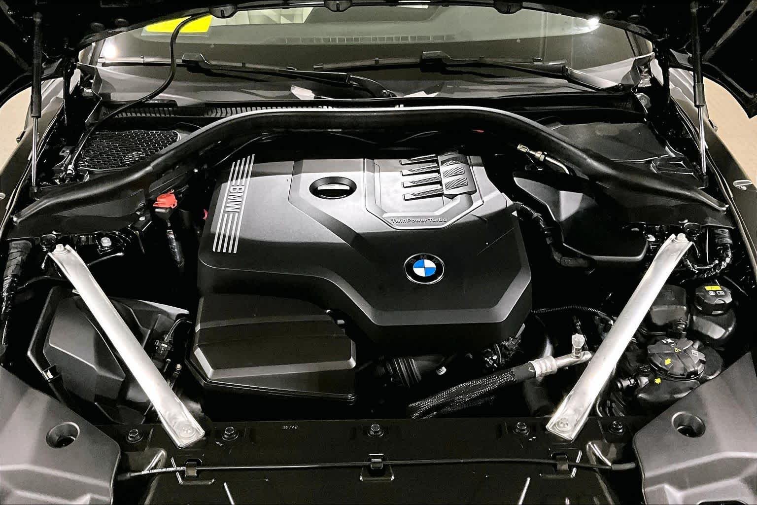 Used 2020 Black Sapphire Metallic BMW sDrive30i image 26