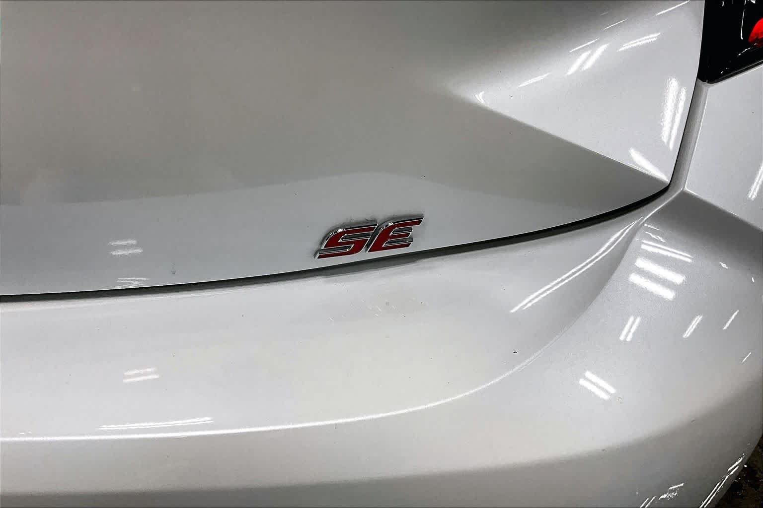 Used 2025 Wind Chill Pearl Toyota SE image 10