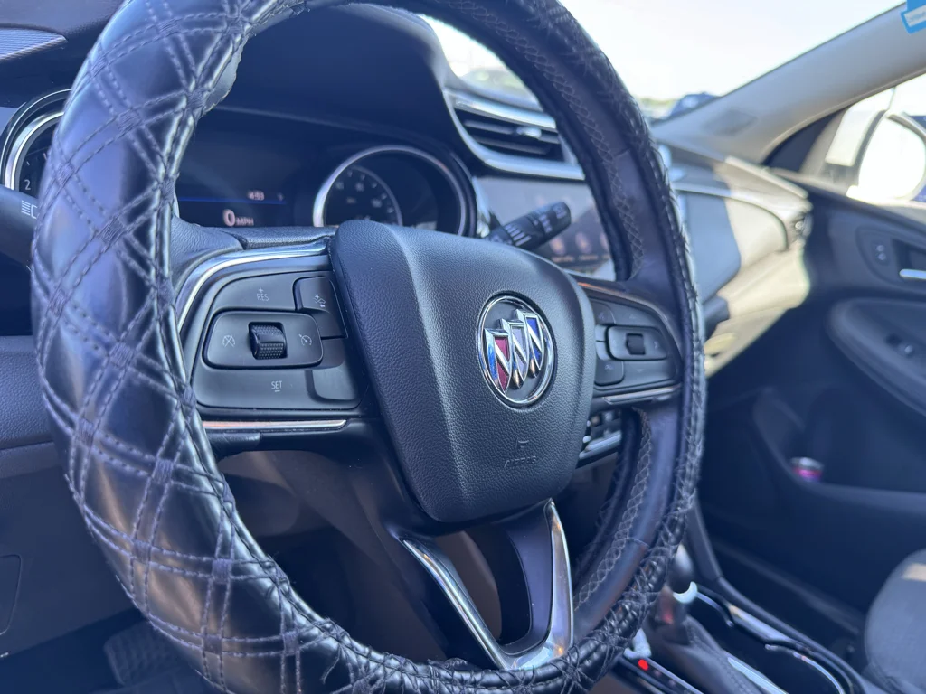 Used 2023 White Frost Tricoat Buick Select image 17