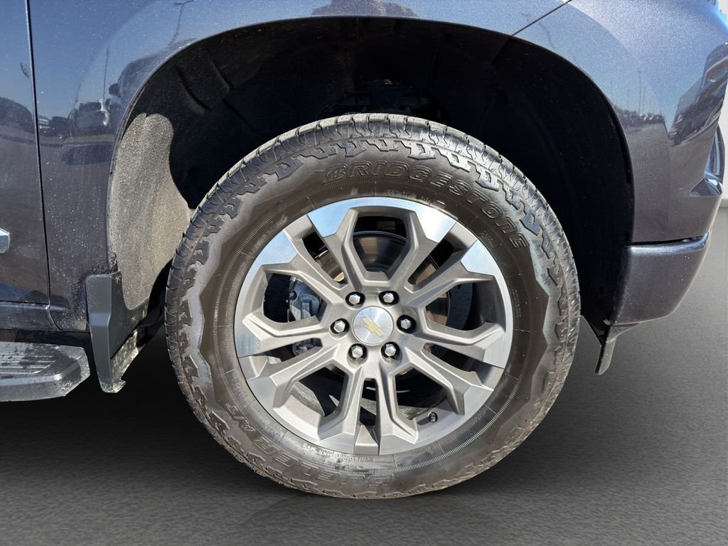 Used 2022 Gray Chevrolet High Country image 22
