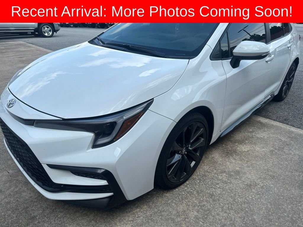 Used 2024 Ice Toyota SE image 1
