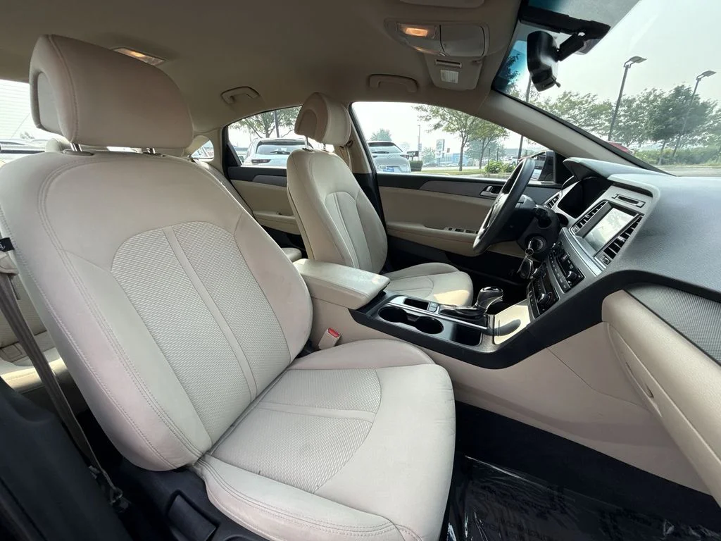 Used 2017 Black Hyundai SE image 26